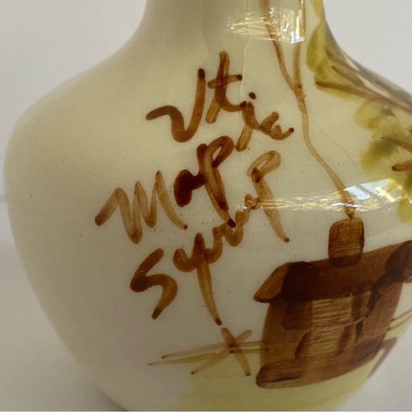 Vintage Vermont Maple Syrup Jug Hand Painted Pottery Pitcher VT 5” Brown beige - Picture 3 of 15